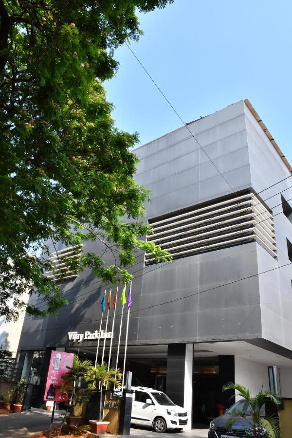 Hotel Vijay Parkinn, Gandhipuram, Коямпутур Екстер'єр фото