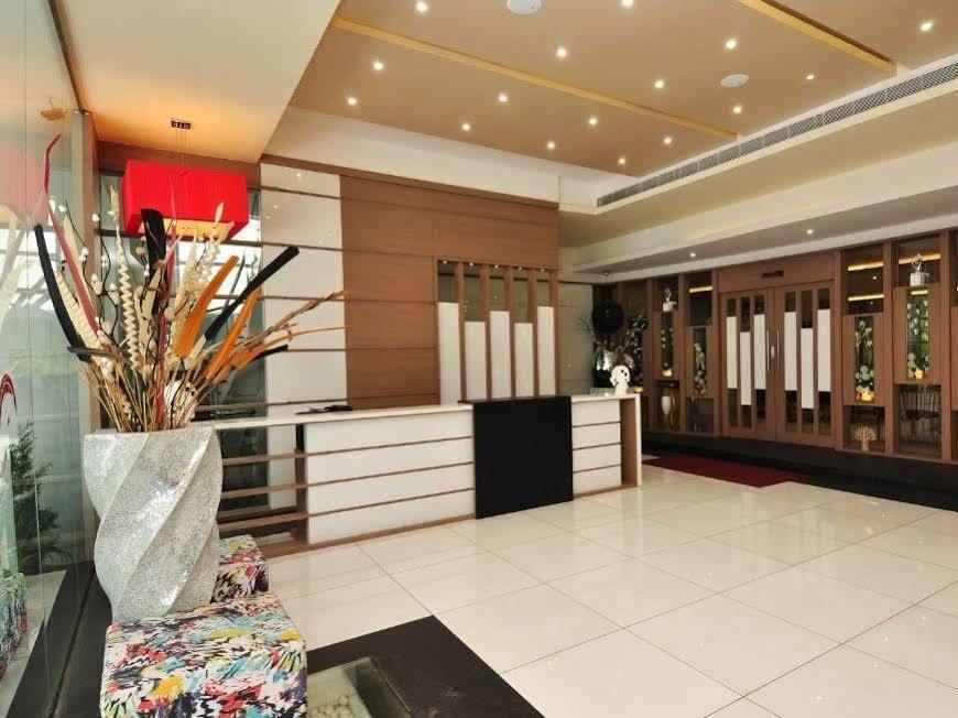 Hotel Vijay Parkinn, Gandhipuram, Коямпутур Екстер'єр фото